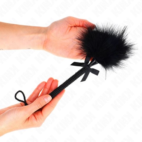 KINK Nylonowa Rożdżka z Piorami i Czarną Kulą 25 cm - Akcesorium Sensoryczne KINK