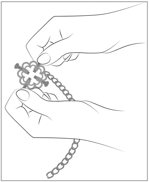 Bad Kitty Stalowa ozdoba piersi z regulowanymi zaciskami i łańcuszkiem Bad Kitty