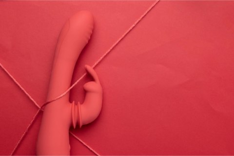 Loveline Brighto Red - wibrujący masażer punktu G i stref zewnętrznych