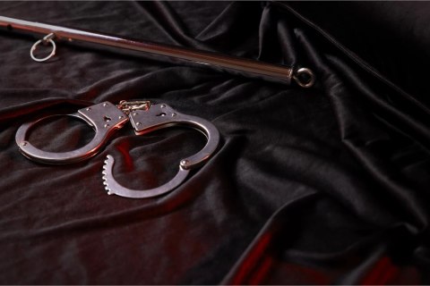 Ouch! by Shots klamrowe kajdanki metalowe z regulacją, srebrne