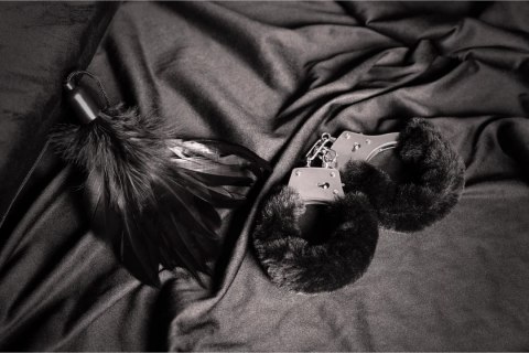 Ouch! by Shots mankiety metalowe z futrzanym wykończeniem, regulowane